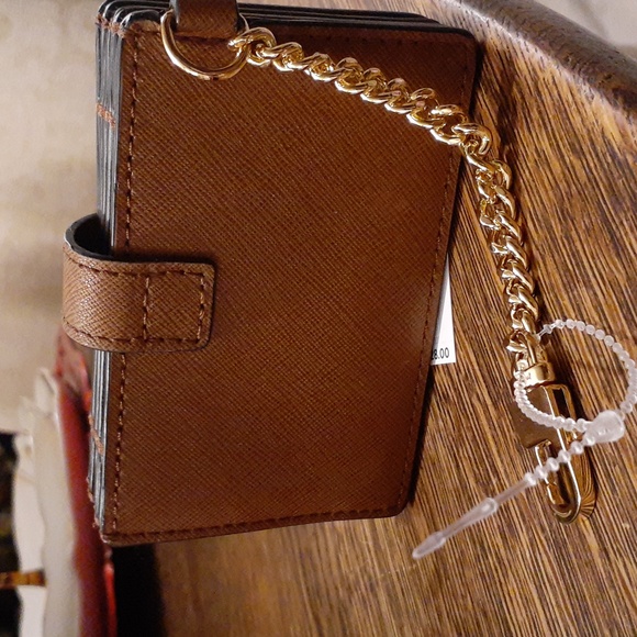 MICHAEL KORS LEATHER ACCORDION CARD CASE - Picture 2 of 8